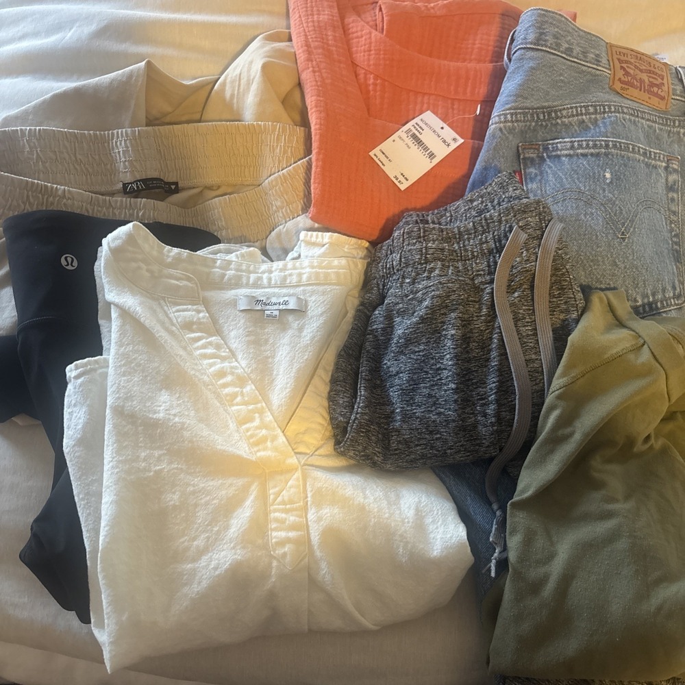 10‎ piece WOMEN'S Clothing Online Selling Resale Lot/Box of Wholesale Clothes